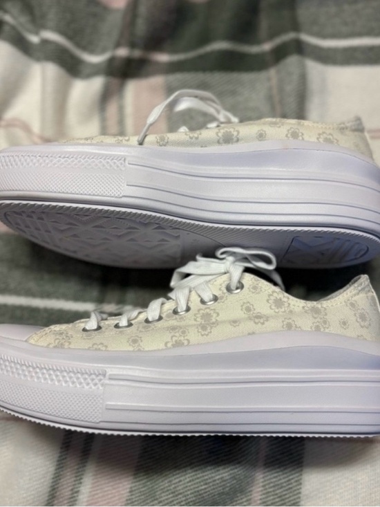 Converse Cream Floral Low Top Sneakers - Picture 2 of 9